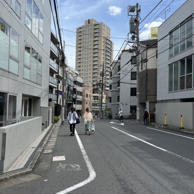 雅ビル 前面道路