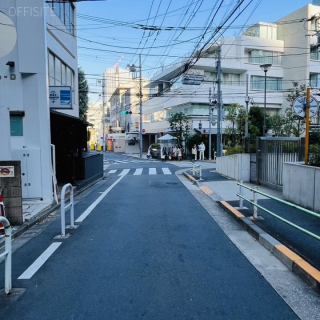 プランドールビル 前面道路