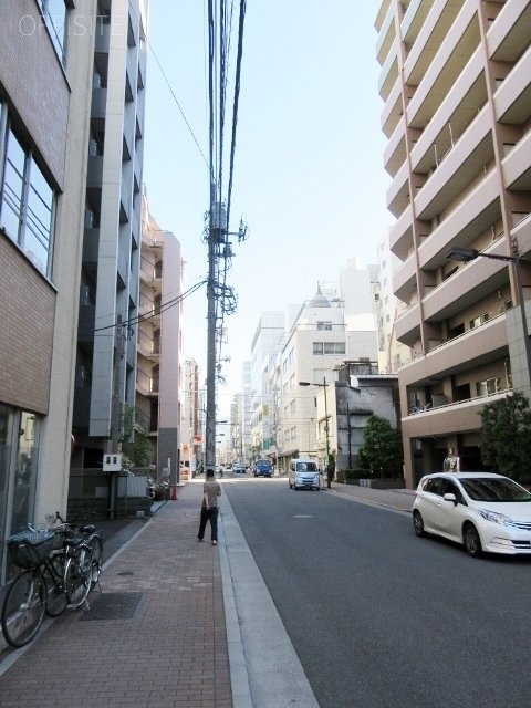 鈴友ビル ビル前面道路