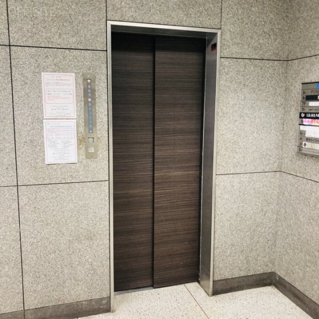 青ビル エレベーター