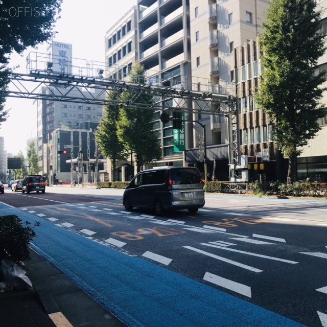 カミナガビル ビル前面道路