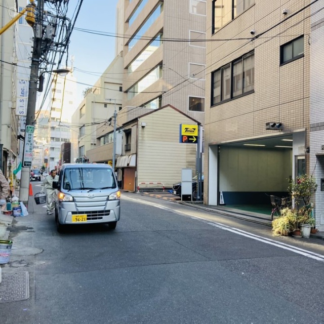 山口ビル ビル前面道路
