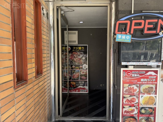 上野逸品館ビル　オフィスビル出入口