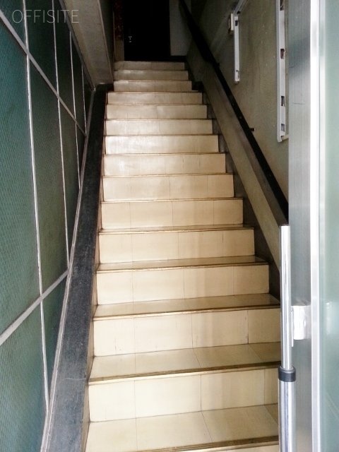 新橋萬楽庵ビルⅡ 階段