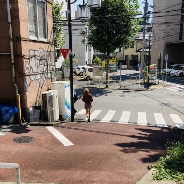ザ・パークレックス代々木 ビル前面道路