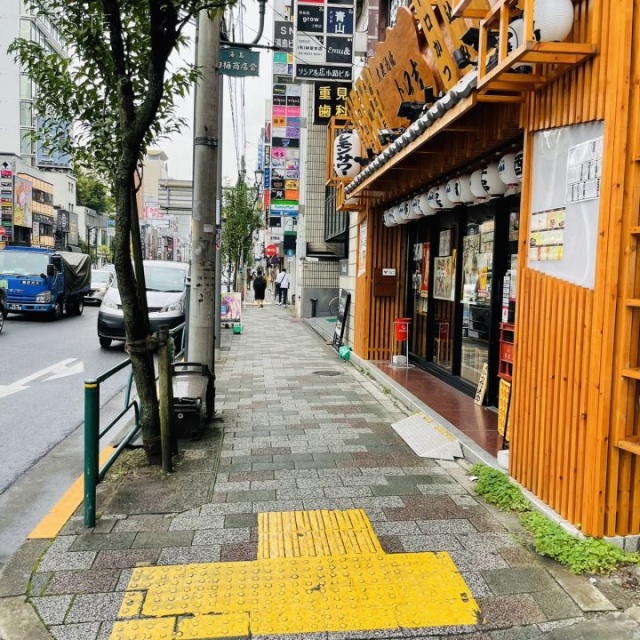 渡邊(ワタナベ)ビル 前面歩道