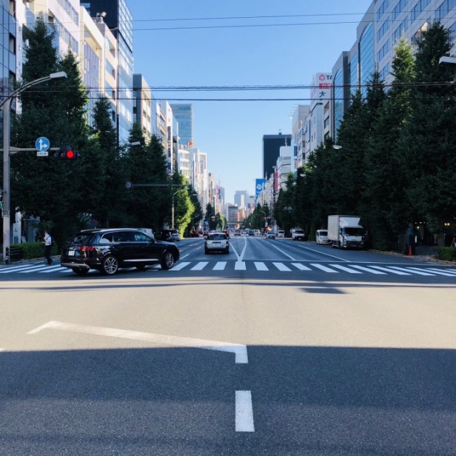 秋葉原OSビル 前面は中央通り