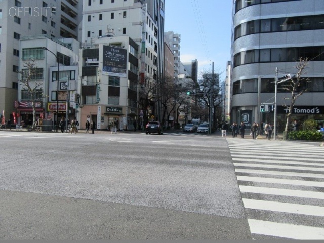 マエダビル ビル前面道路