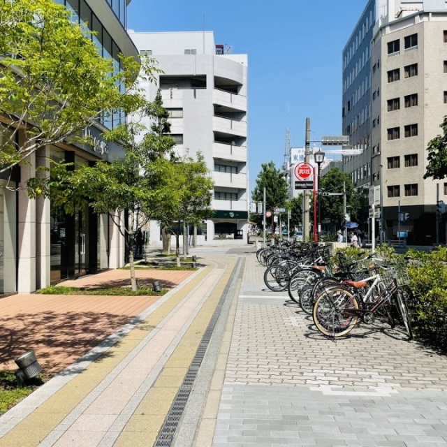 ORE錦二丁目ビル 前面歩道