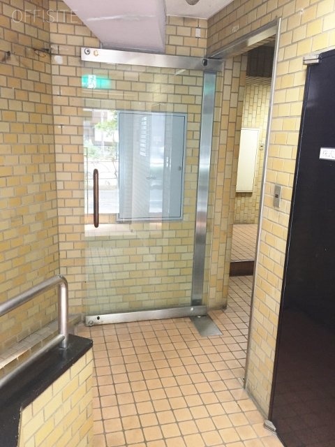 ワコー代々木ビル エントランスホール