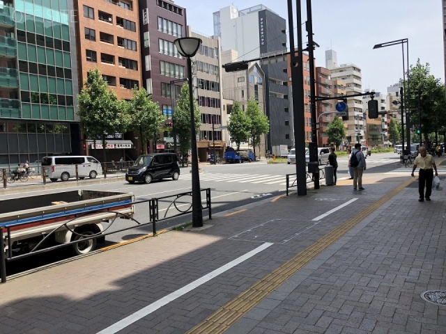 大村ビル ビル前面道路