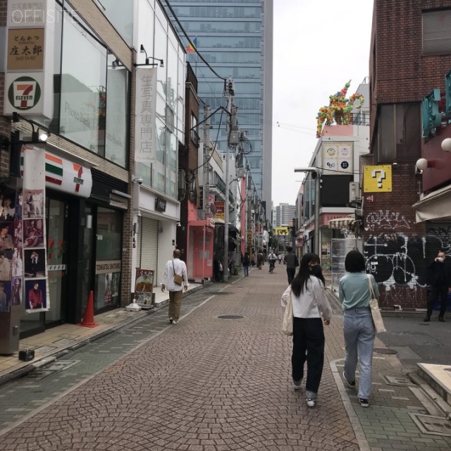 ジュマペール原宿 ビル前面道路