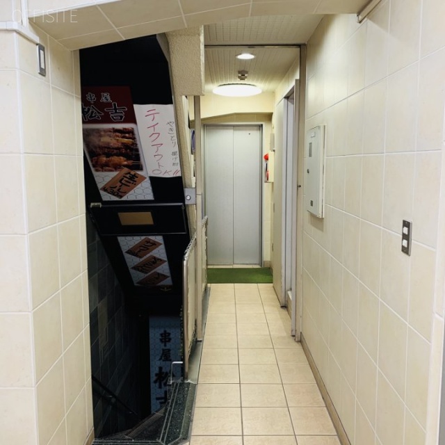 赤坂泉屋ビル エントランス