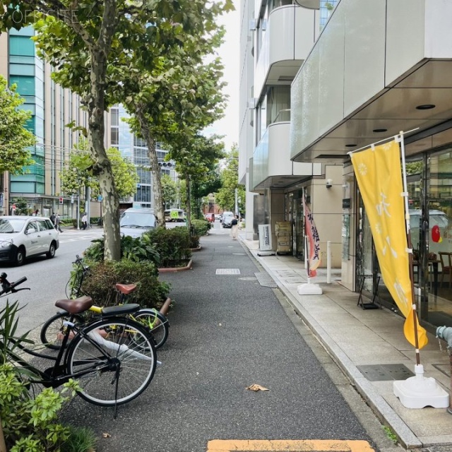 翔和須田町ビル 前面歩道