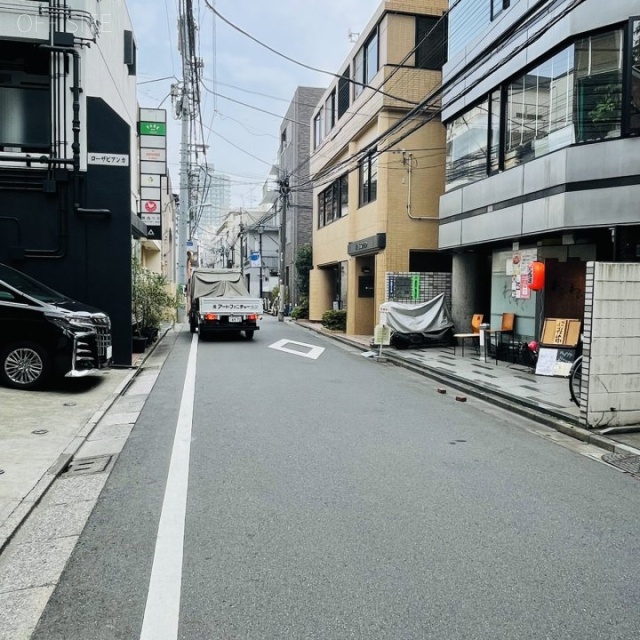 JPー4ビル　ビル前面道路