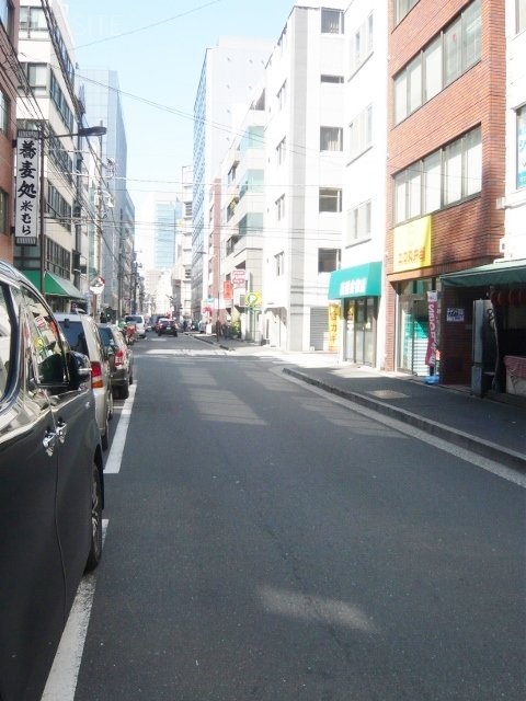 上田ビル ビル前面道路