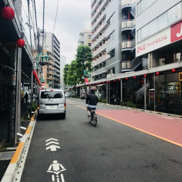 アーク新中野 ビル前面道路