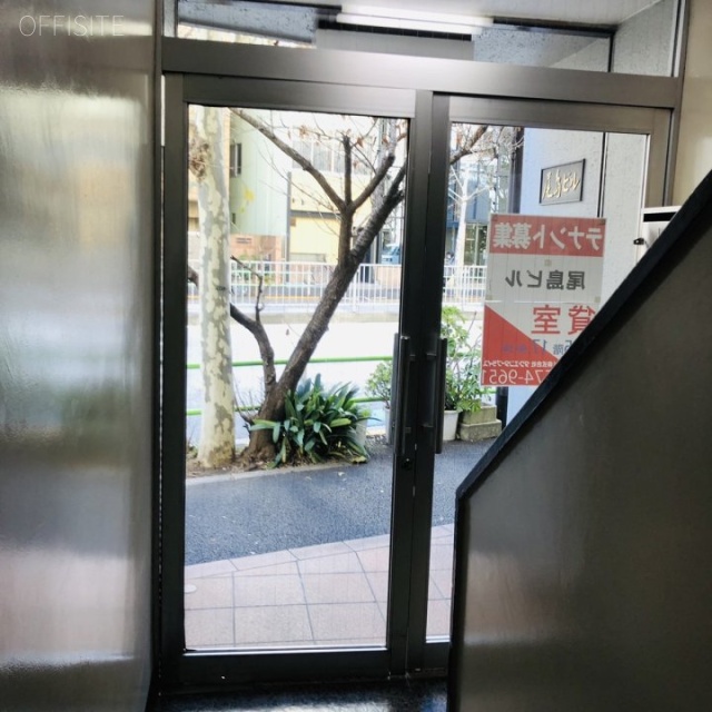 尾島ビル エントランス
