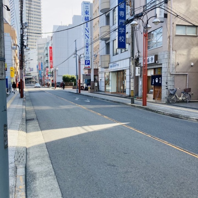 一清ビル本館 ビル前面道路