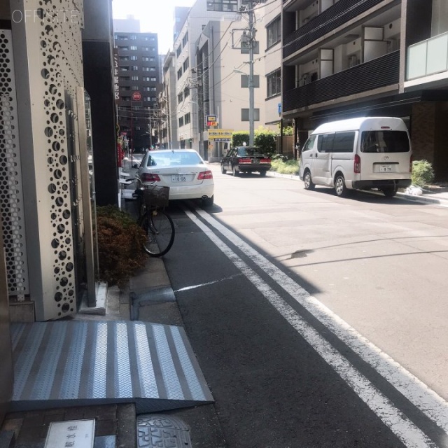 昭和ビル　ビル前面道路