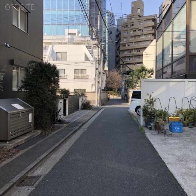 六本木BLESS ビル前面道路