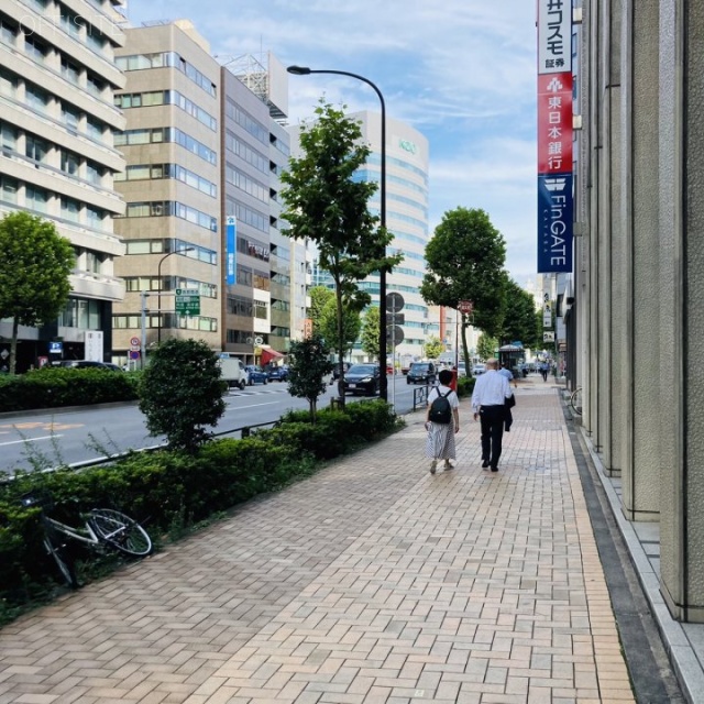 茅場町1丁目平和ビル ビル前面道路