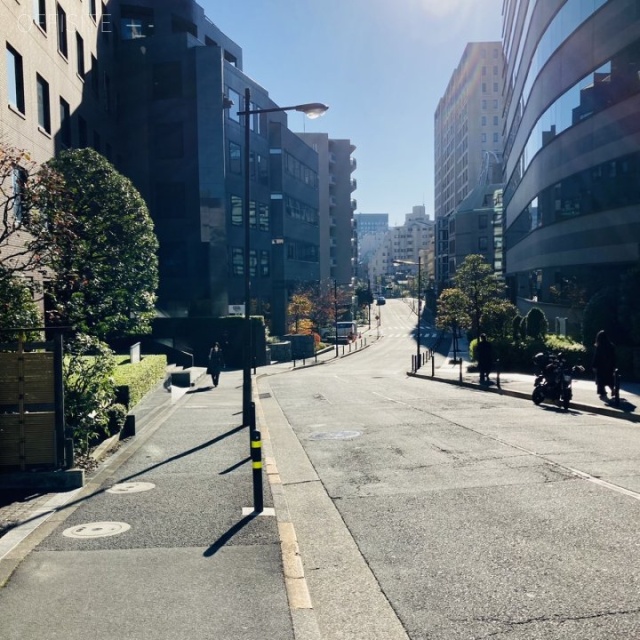 三番町UFビル ビル前面道路