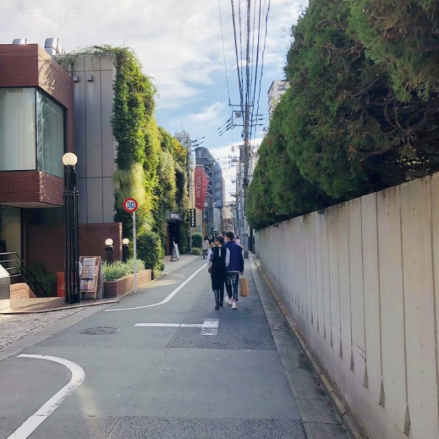 JP南青山ビル ビル前面道路