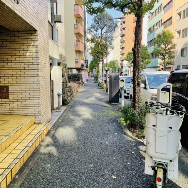 浦野ビル 前面歩道