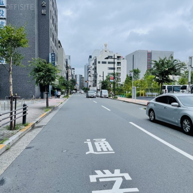 二番町カシュービル ビル前面道路