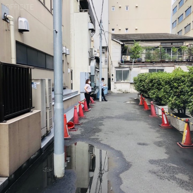 栗田ビル ビル前面道路