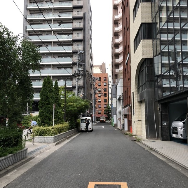 東邦センタービル ビル前面道路