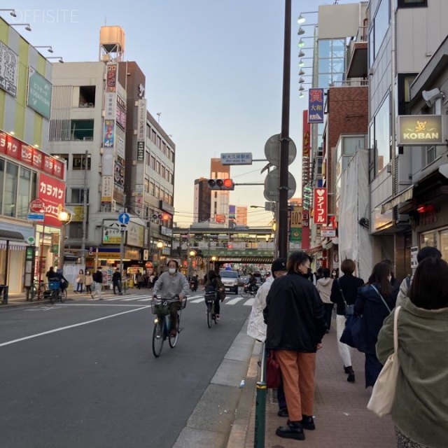 レアル新宿ビル ビル前面道路