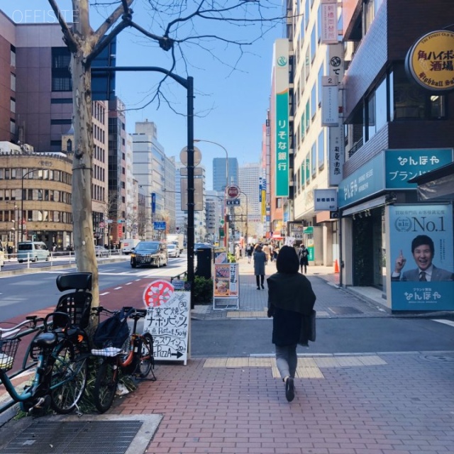 IMAS新橋ビル ビル前面道路