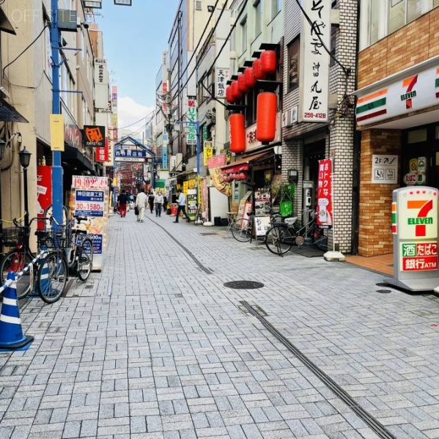 神田西口ビル ビル前面道路