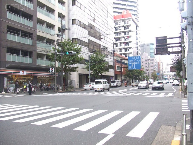 いちご池袋イーストビル ビル前面道路