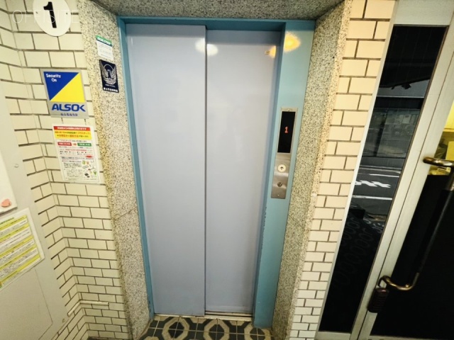 川名ビル エントランス