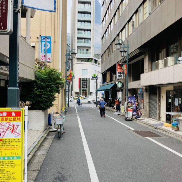 石井ビル ビル前面道路