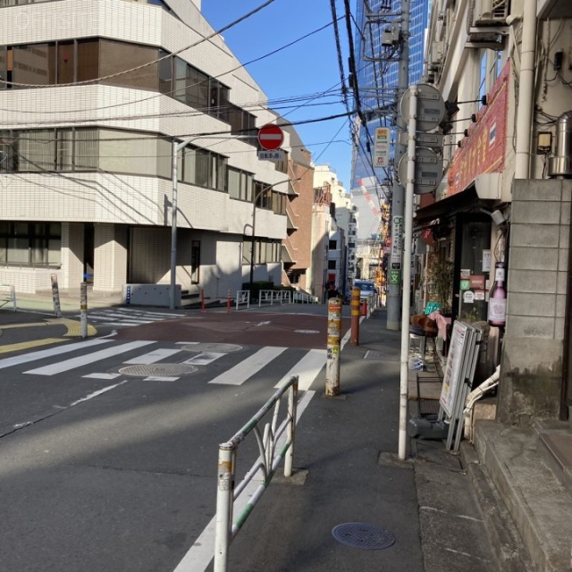 黒松ビル ビル前面道路