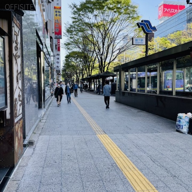 ほうげつビル 前面歩道