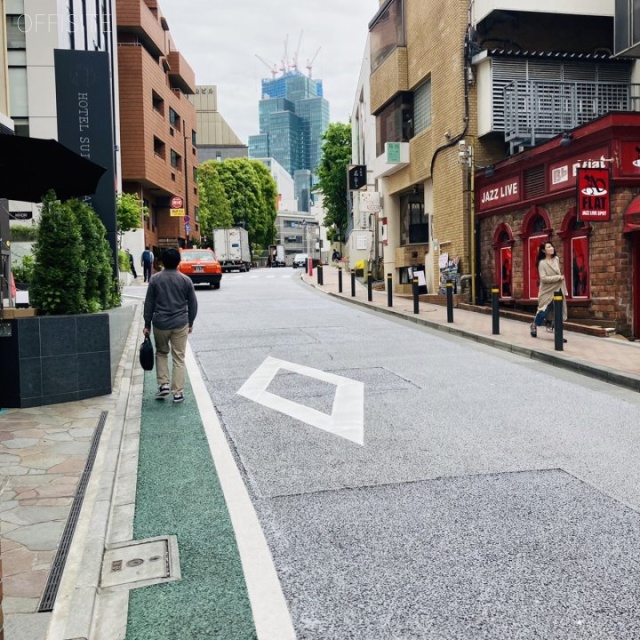 赤坂福住ビル ビル前面道路