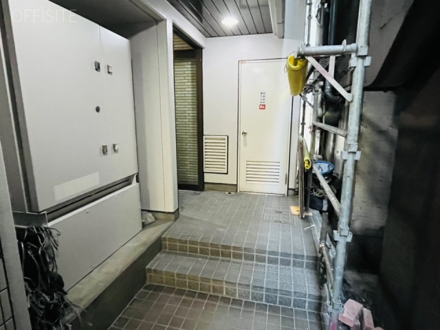 ツボヤビル　エントランス