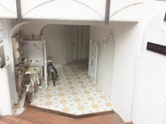 メゾン岡田 エントランス