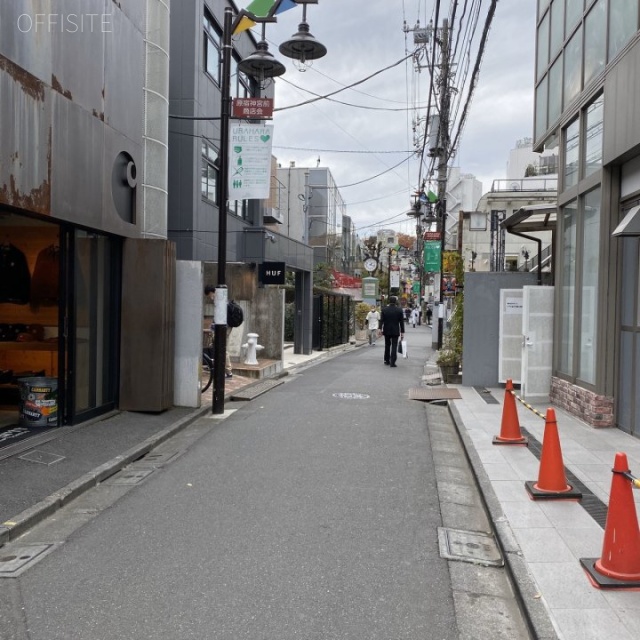 FUJIBUILDING JINGUMAE ビル前面道路
