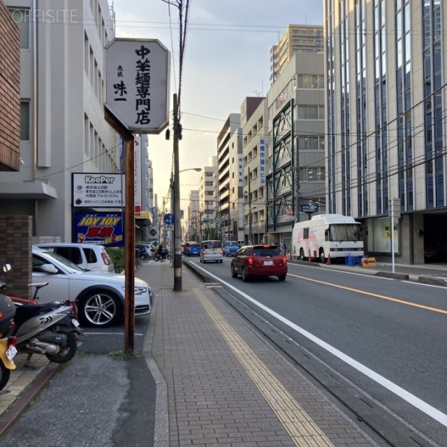 イシデンビル ビル前面道路