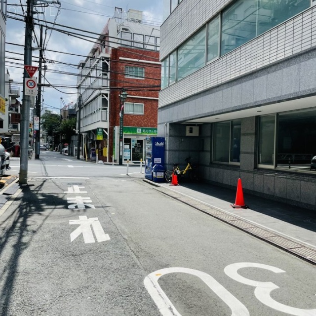 中村ビル ビル前面道路