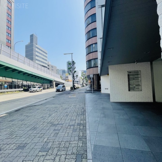 名駅イーストビル 前面歩道