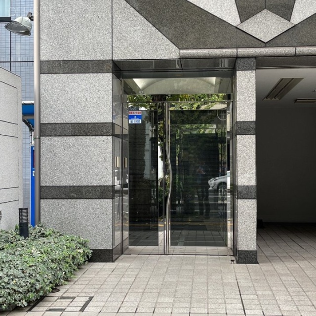 MMCビル オフィスビル出入口
