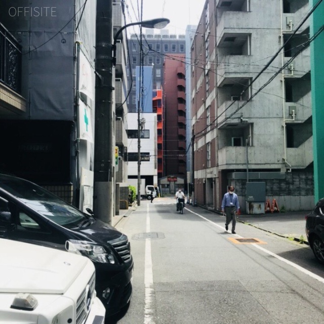 エクセル新宿御苑ビル　ビル前面道路