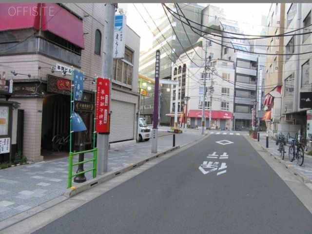 本間ビル ビル前面道路